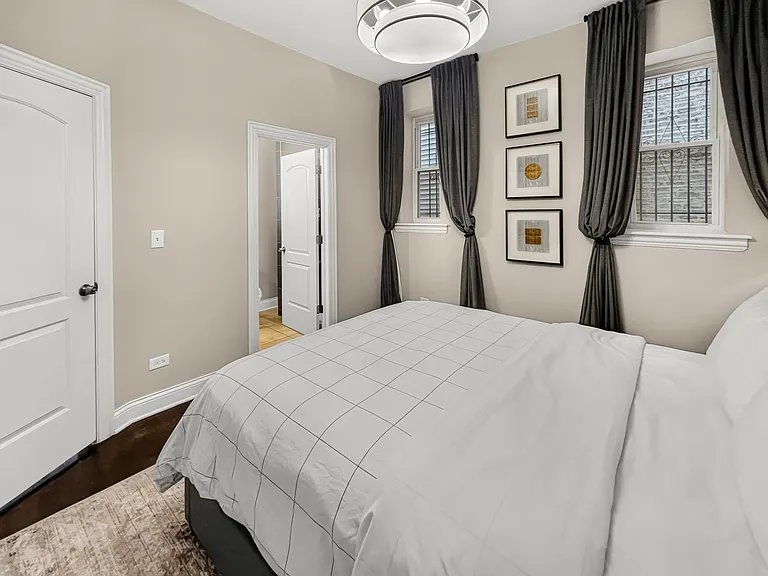 1357 N Rockwell St #1 — Photo 11