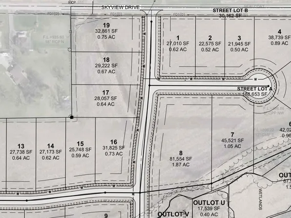 D E 18th St, Cedar Falls, IA 50613