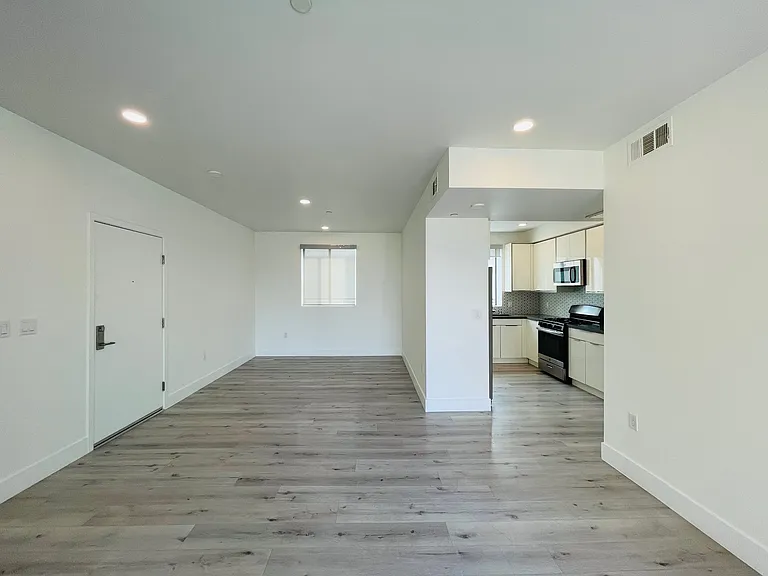 14612 Calvert St #202 — Photo 9