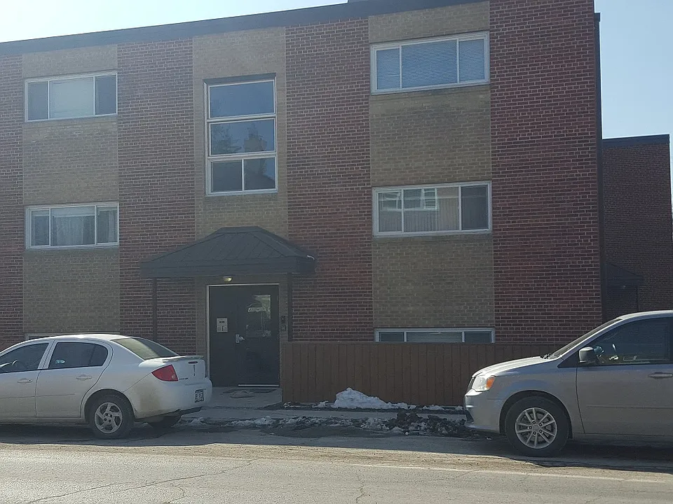160 Johnson Ave W