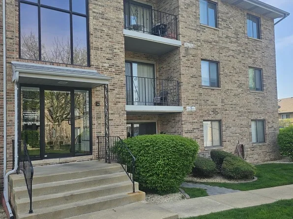 13316 W Circle Drive Pkwy APT 702, Crestwood, IL 60418