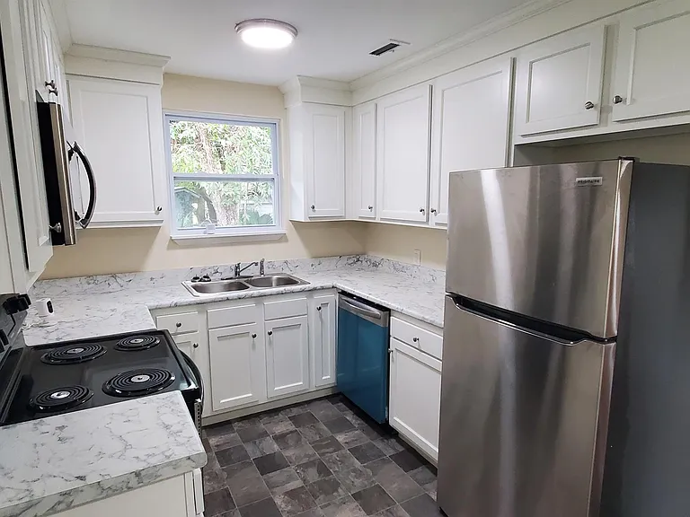 854 Allison St — Photo 4