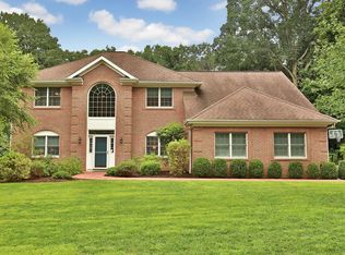 61 Round A Bend Rd, Tarrytown, NY 10591