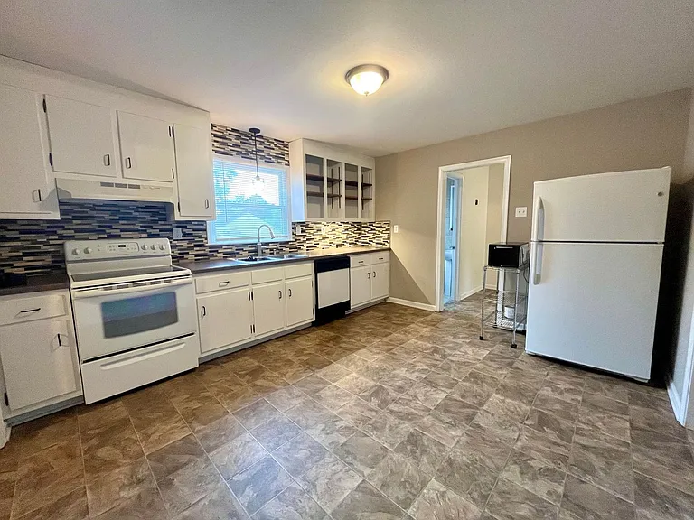 205 Bridge St — Photo 3