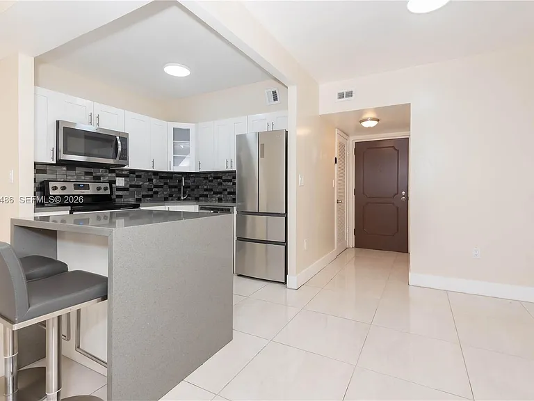 300 NW 42nd Ave #411 — Photo 5