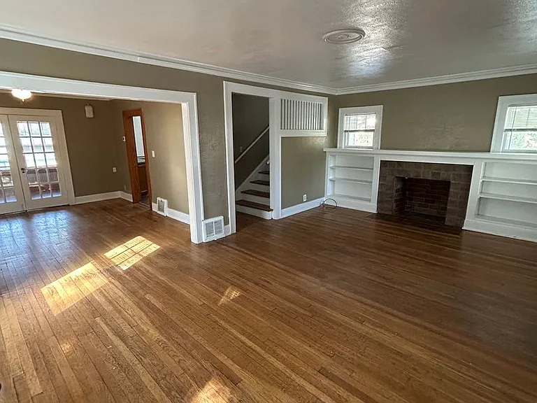 5300 Harrison St — Photo 5