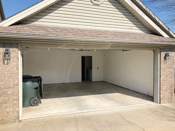 2nd image of 113 Blue Heron Pl