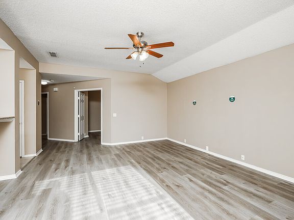 5th image of 1117 Greenbend Dr