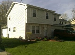 1135 Greensfield Dr, Naperville, IL 60563