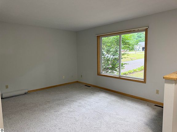3rd image of 20761 White Oak Dr