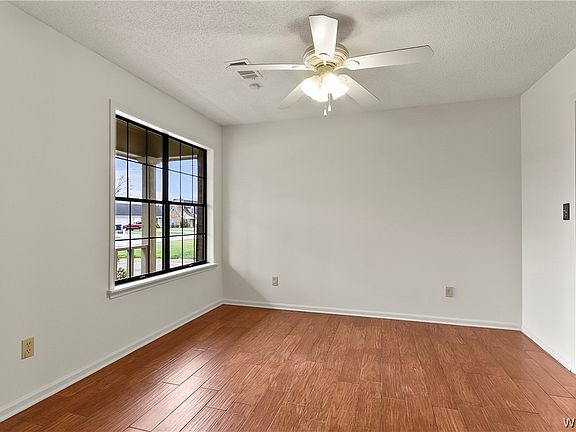 4th image of 3858 Dalewood St
