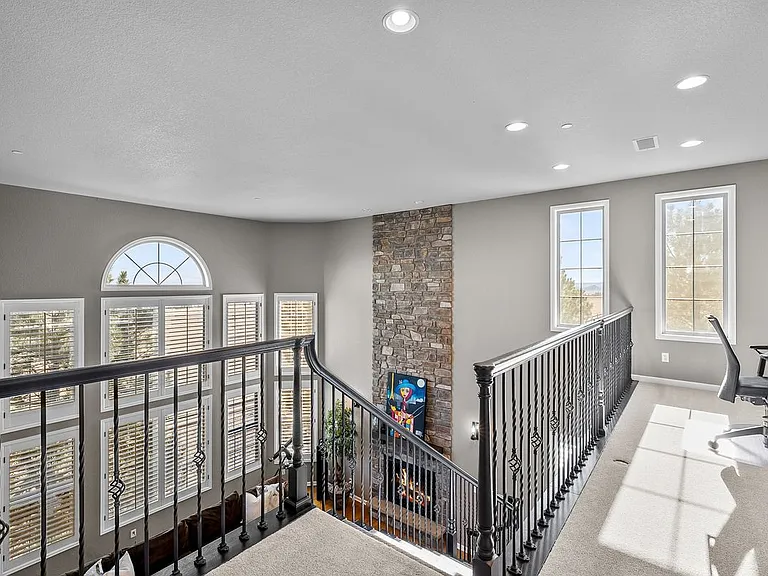 6258 Oxford Peak Ct — Photo 35
