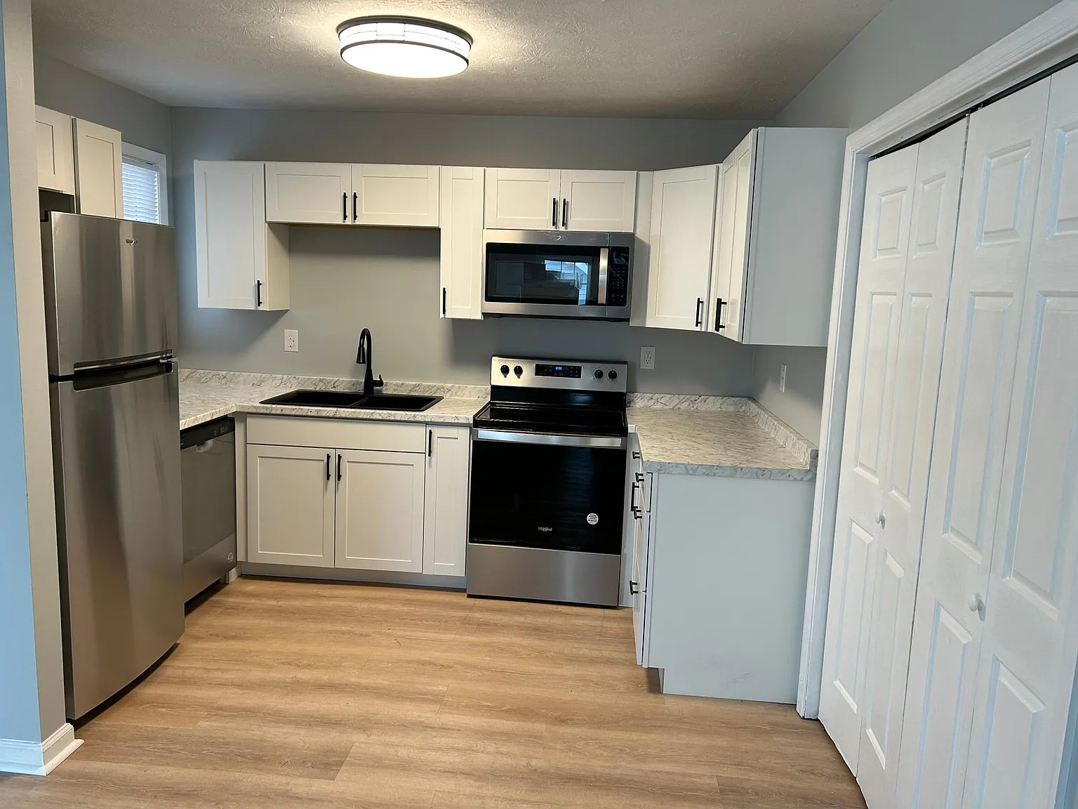 2 bed, 1080 sqft, $1,400 — Photo 2