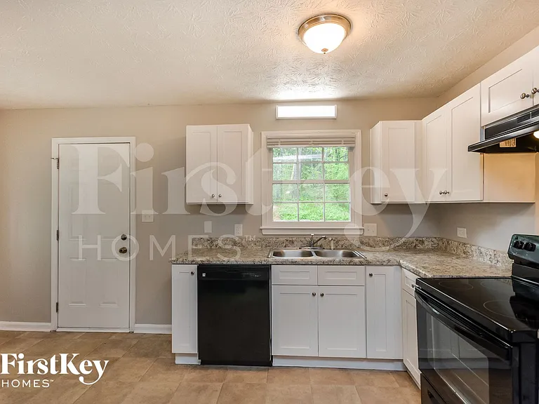 2826 Bay Leaf Dr SE — Photo 4
