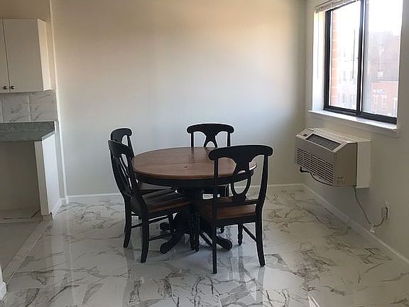 4th image of 14428 Barclay Ave APT 5B