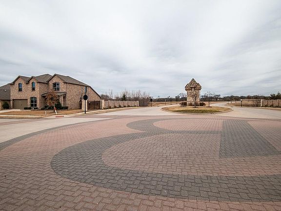 3rd image of 307 Dorset Ct