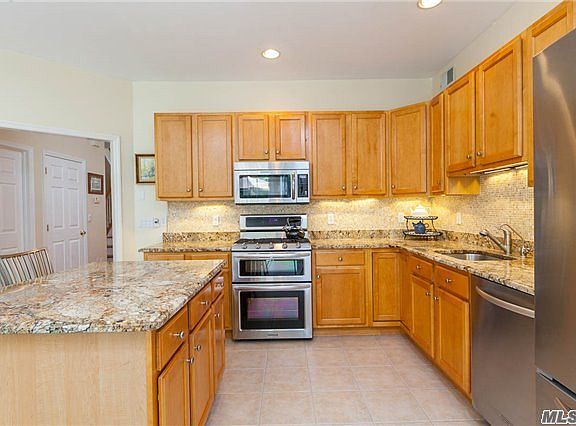 2nd image of 95 Paddington Cir