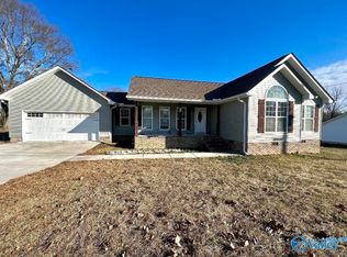 42 Creekside Dr, Albertville, AL 35950