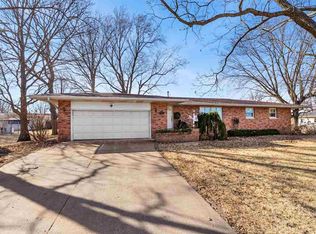 109 N Jefferson St, Grandview, IA 52752