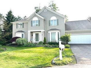 140 Holly Ln, Chagrin Falls, OH 44022