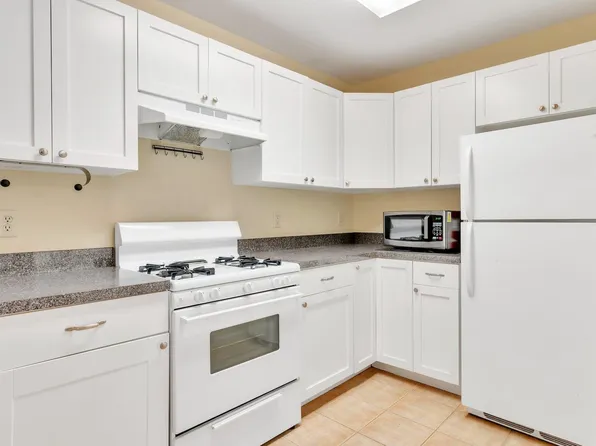 527 A Martin Luther King Jr Drive image 5 of 14