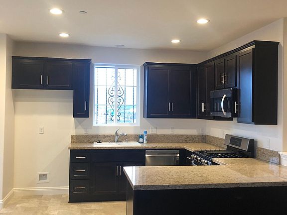 4th image of 4425 Hacienda Dr