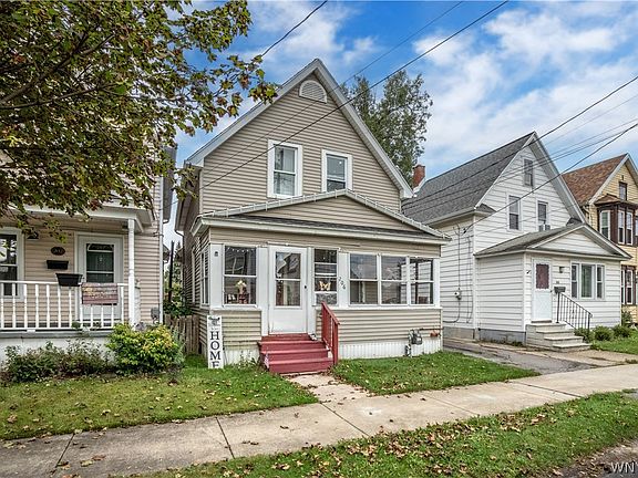 2nd image of 206 Calumet St E