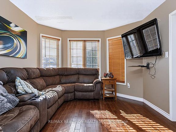 4th image of 5 Widgeon St