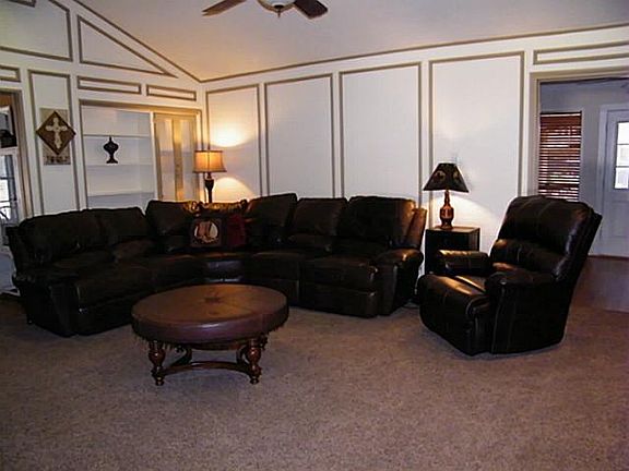 3rd image of 106 La Fawn Cir