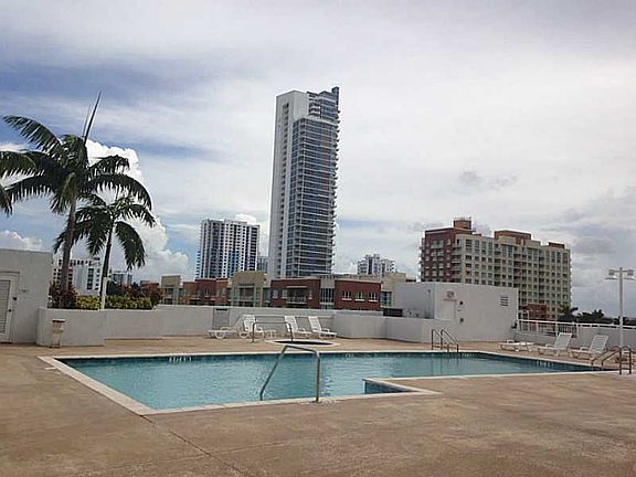 5th image of 275 NE 18th St APT 404