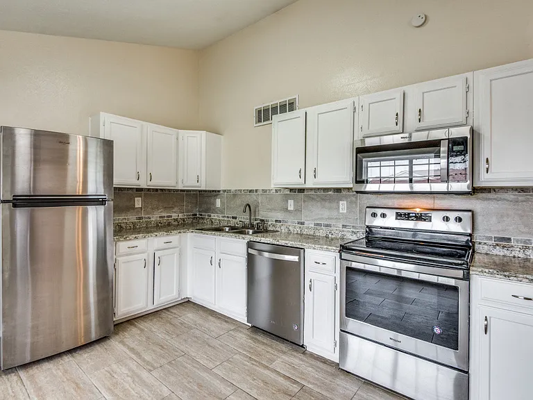 431 Justice Dr — Photo 3