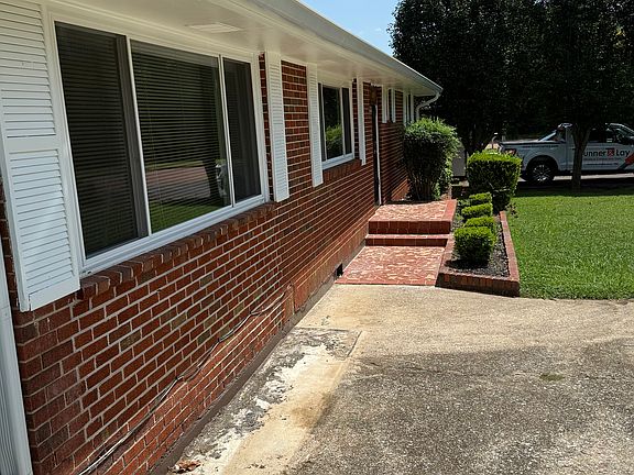 2nd image of 3223 Mountain View Dr