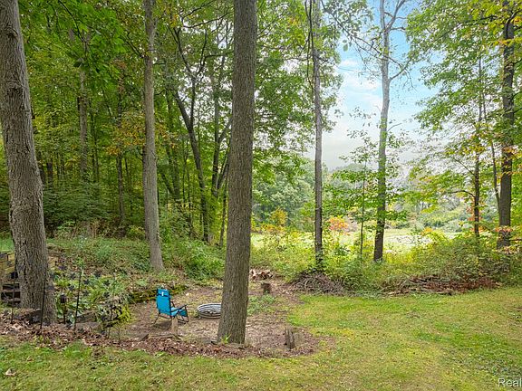 4th image of 1775 Porter Rd