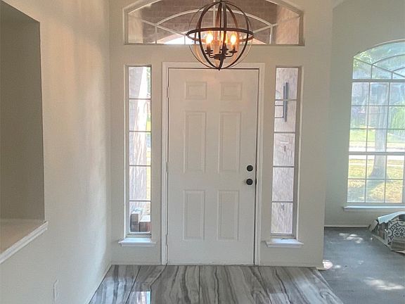 3rd image of 4718 Parkhaven Dr