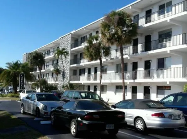 4906 Victoria Dr, Cape Coral, FL