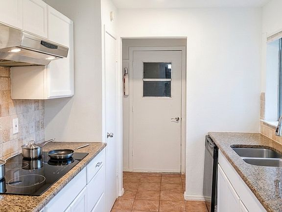 4th image of 1509 Travis St