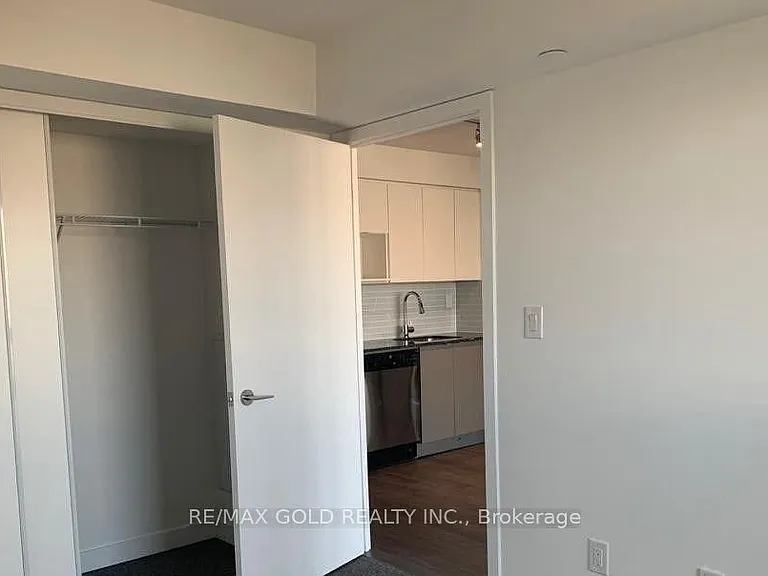 160 Flemington Rd #1208 — Photo 6