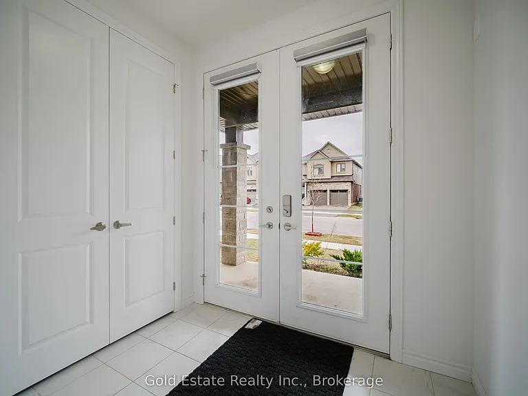 19 McLaren Ave — Photo 5