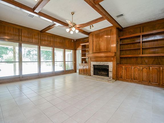 3rd image of 7814 Beaver Lake Ct