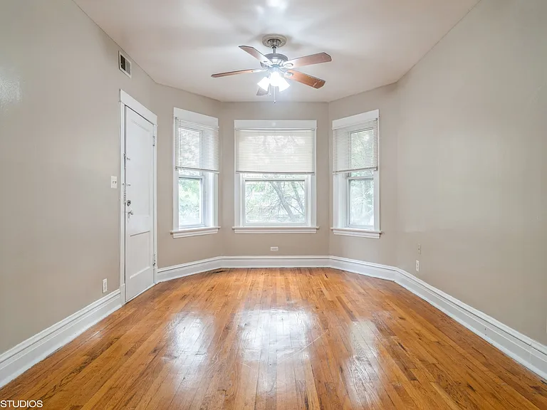 2834 N Rockwell St #2 — Photo 3