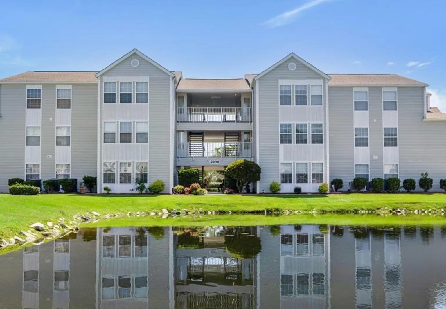 3 bed, 1300 sqft, $1,895 — Photo 1