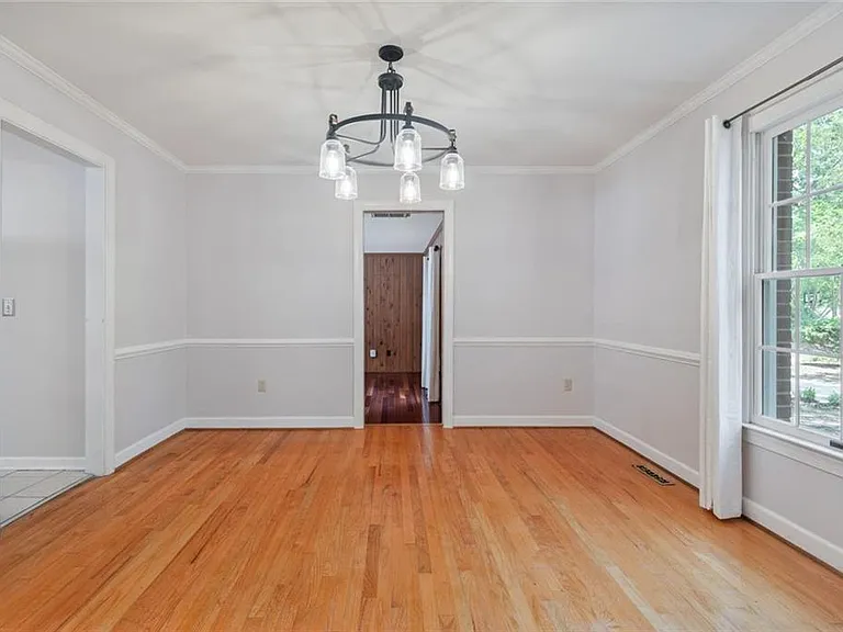 1433 Williams Cir — Photo 12