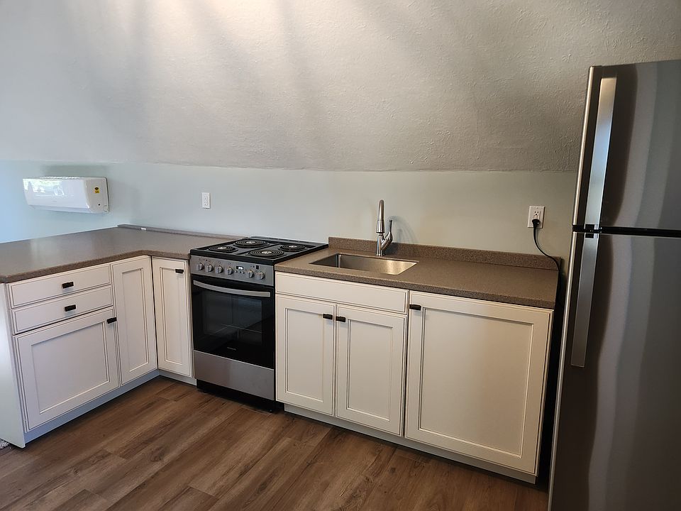 1st image of 915 1/2 S 8th St #915-1/2