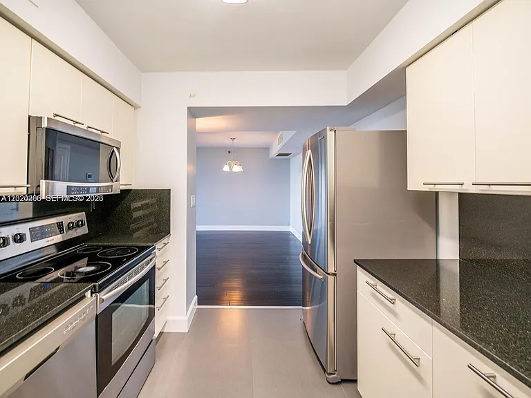 3600 Mystic Pointe Dr #808 — Photo 7