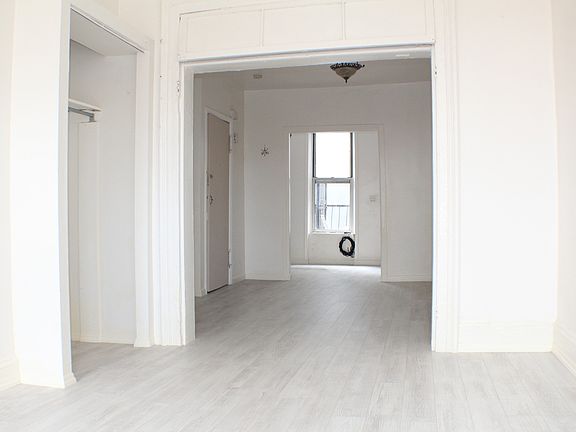 4th image of 354 S 5th St APT 3