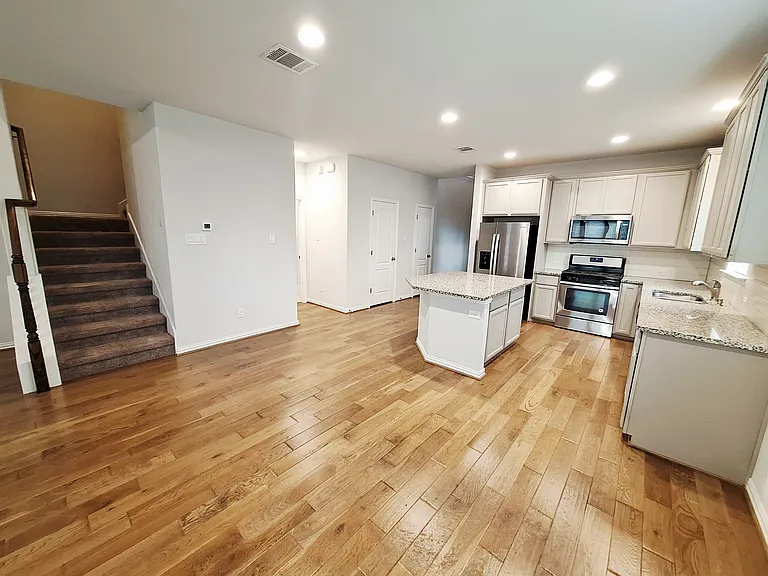 5900 Bucine Cv — Photo 11