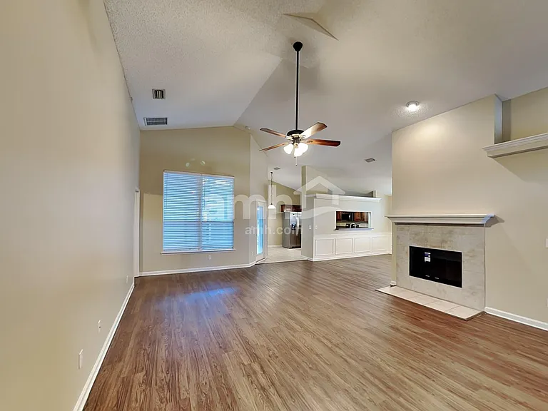 807 Hickory Knolls Dr — Photo 5