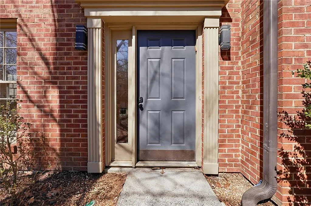 4 bed, 2.5 bath, 2276 sqft, $3,500 — Photo 3