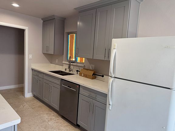 2nd image of 1579 Willowdale Dr