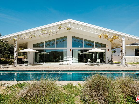 2nd image of 1742 Deerhill Trl